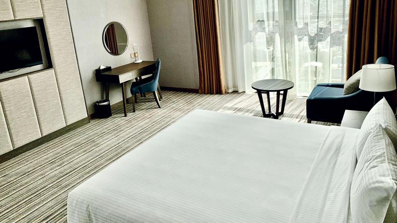 Phòng giường lớn tại Khách sạn mường thanh Luxury Sài Gòn