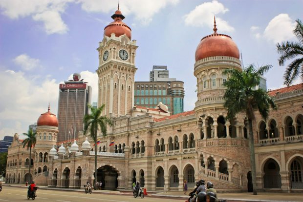 Tòa nhà Sultan Abdul Samat  rộng lớn